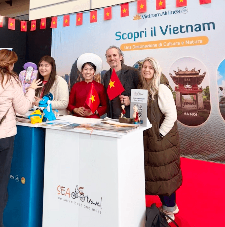 Festival Oriente - visitors with SEASIA Travel
